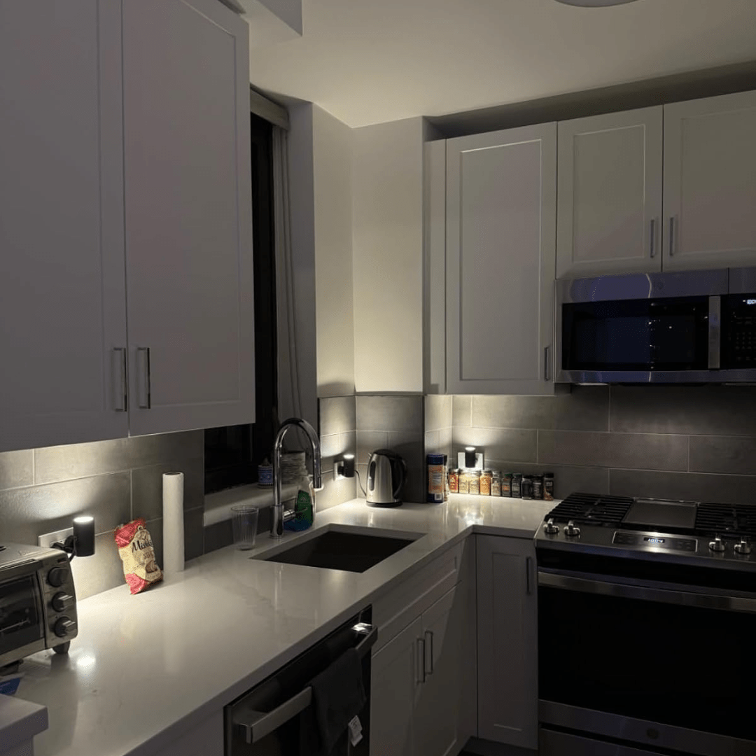 Plug-In LED Night Light with Sensor